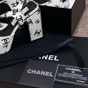 SANDALS CHANEL